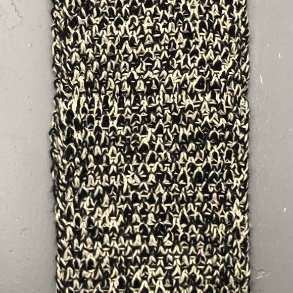 Circle Scarf Old Navy, Super Soft & Warm. Blk/White. - Picture 3 of 4